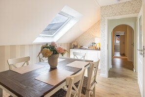 Dining - Apartment 'Am Wäldchen' with Shared Terrace, Shared Garden and Wi-Fi (Vöhl)