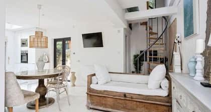 Modern & Pet Friendly Retreat in Kent Countryside