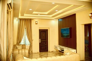 Executive Apartment, Non Smoking | Living area