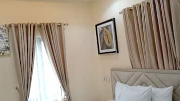 Apartament executiu, no fumadors | Decoració individual, mobiliari individual i escriptori