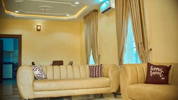 Executive Apartment, Non Smoking | Living area