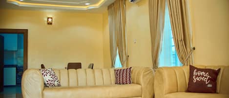 Executive Apartment, Non Smoking | Living area