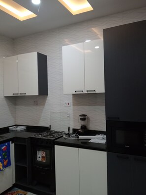 Apartament exclusiu, no fumadors | Cuina privada | Frigorífic gran, microones, forn i rentaplats