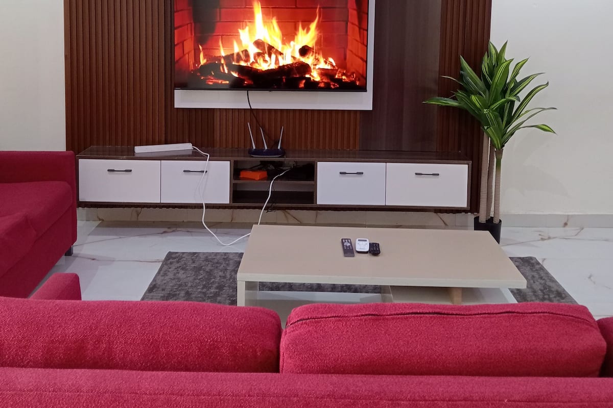 Signature Apartment, 3 Bedrooms, Non Smoking, City View | Living area | Flat-screen TV, fireplace