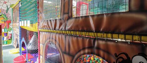 พื้นที่เล่นสำหรับเด็ก