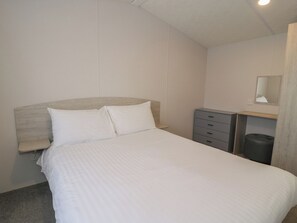 2 bedrooms, individually decorated, individually furnished, free WiFi - Gold Caravan (Talybont)