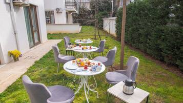 Tägliches inbegriffenes einheimisches Frühstück