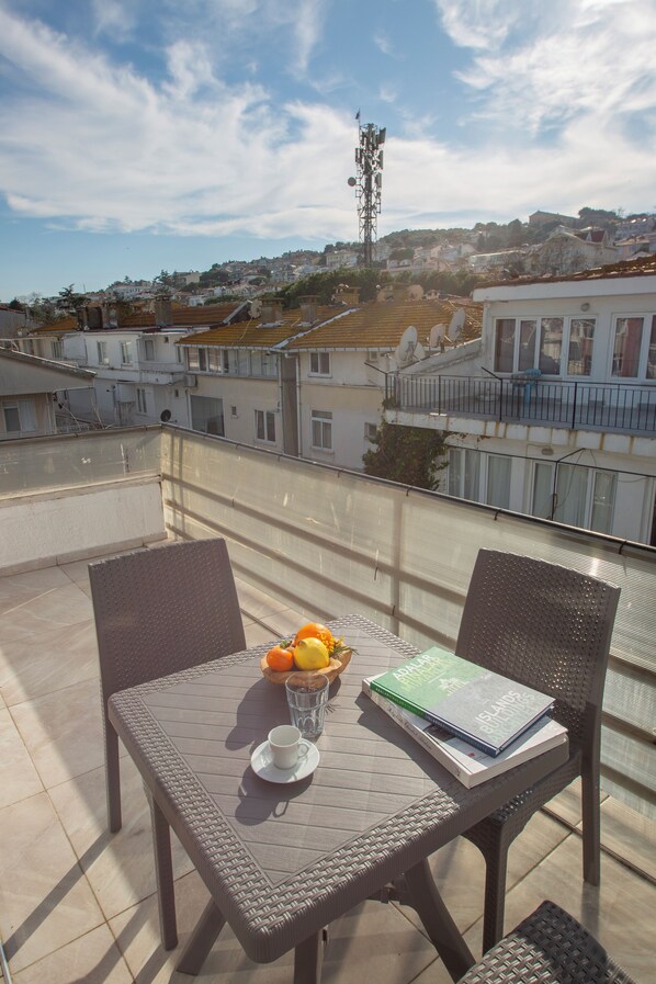 Terrace/patio - poseidon kınalıada pansiyon (Adalar)