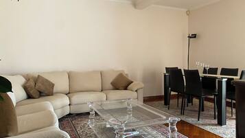 TV, libri, monitor per computer