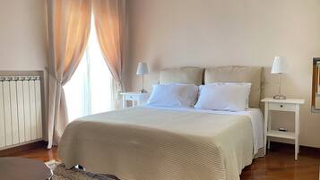 3 Schlafzimmer, Schreibtisch, BĂŒgeleisen/BĂŒgelbrett, kostenloses WLAN