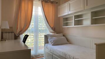 3 camere, una scrivania, ferro/asse da stiro, Wi-Fi gratuito