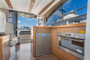 Interior - Charming Yacht with Sea Views, Wi-Fi and Air Conditioning (Puerto Calero)