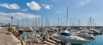 Charming Yacht with Sea Views, Wi-Fi and Air Conditioning