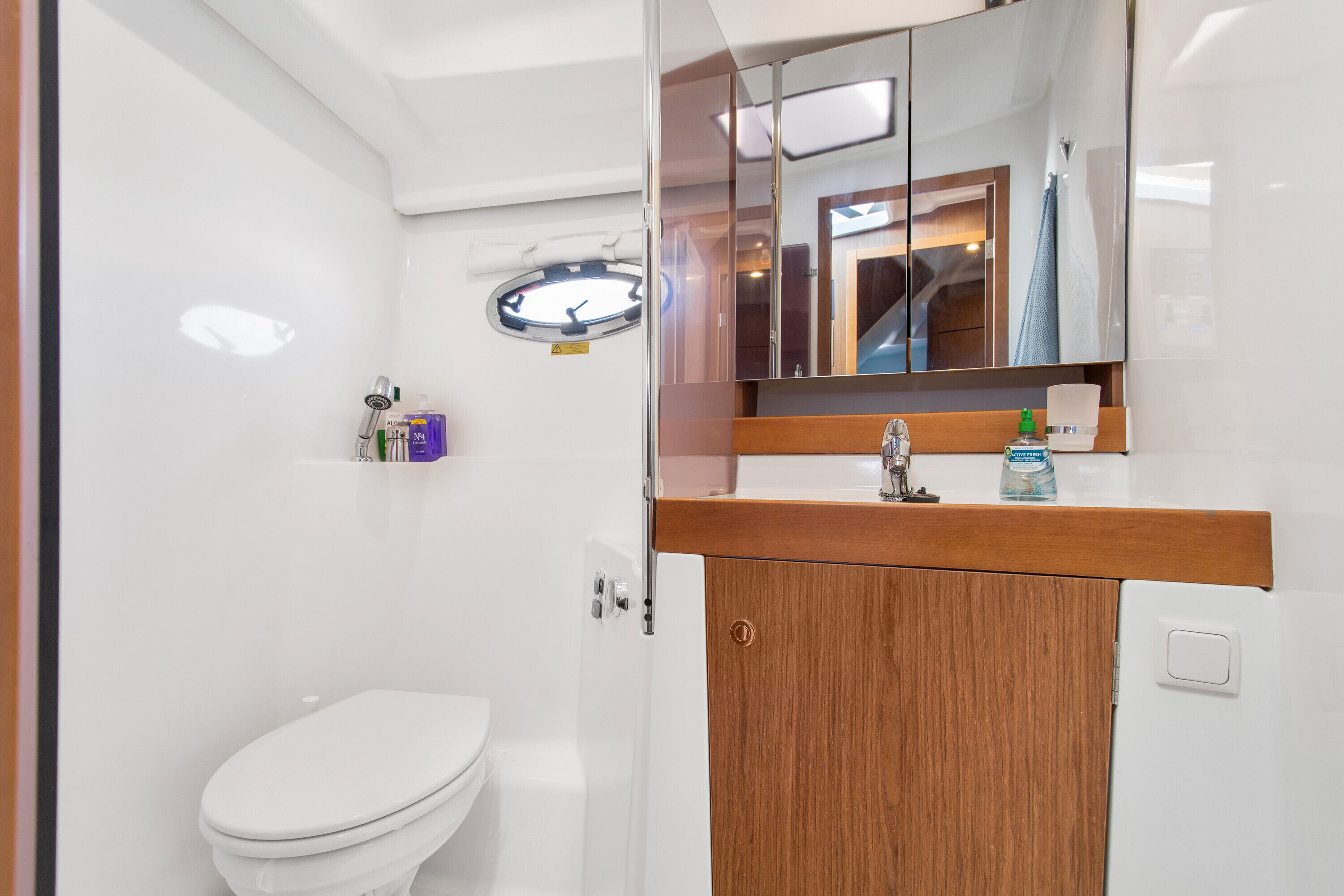 Douche, serviettes fournies