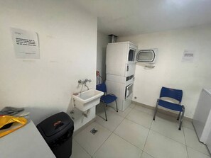 Apartment, 1 Bedroom, Accessible, Smoking | Interior