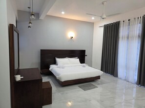 4 bedrooms, iron/ironing board, internet, bed sheets - Spacious 4-bedroom house in peaceful Malabe with Roof Terrace (Malabe)