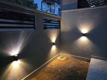 施設の敷地. Spacious 4-bedroom house in peaceful Malabe with Roof Terrace