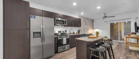Four Ă micro-ondes, un four, surface de cuisson, lave-vaisselle