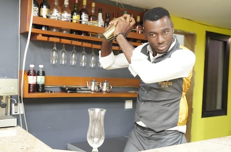 Bar (en la propiedad). Hôtel TOMEDI