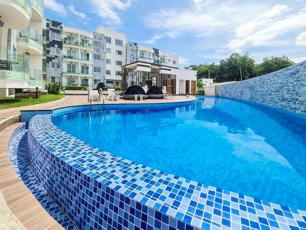 Pool - Charming apartment in delightful Cantonments with fitness room (Accra)