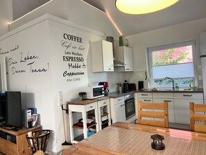 Mikrowelle, Herdplatte, Geschirrspüler