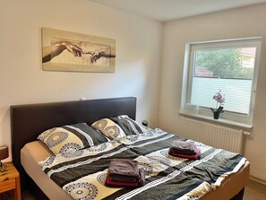2 bedrooms, WiFi, bed sheets, wheelchair access
