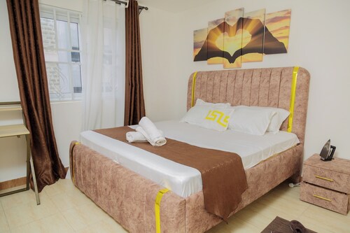 Secure 2BR Apartment | Fast Wi-Fi • Parking • Workspace”