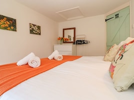 3 quartos, Wi-Fi de cortesia, individualmente decorados