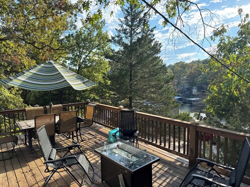 Cozy Lake House with a Private dock and beautiful outdoor space.