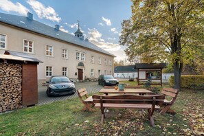 Outdoor dining - Short Break in the Old Huthaus from 1858 (Brand-Erbisdorf)