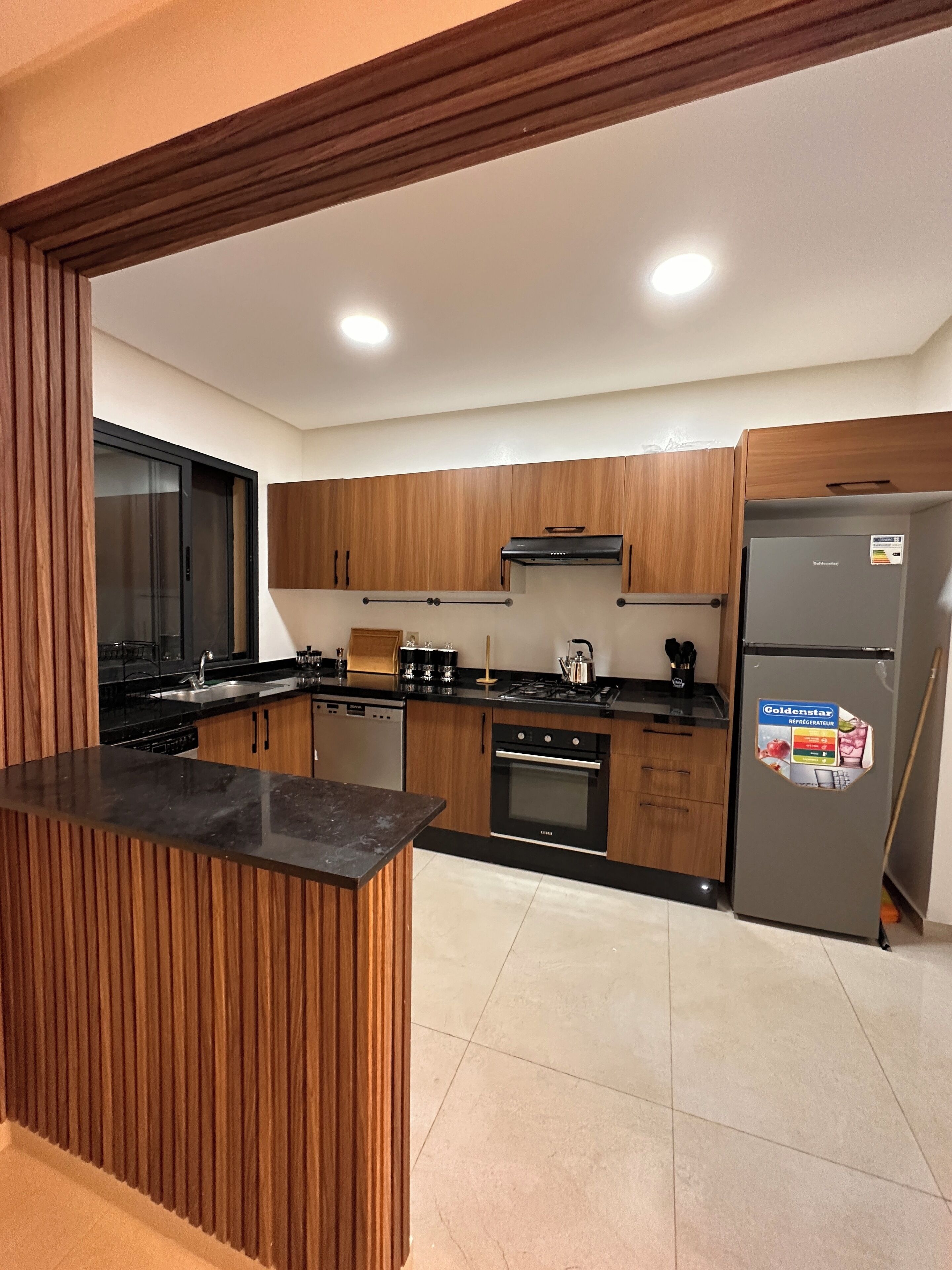 Réfrigérateur, four, plaque de cuisson, lave-vaisselle