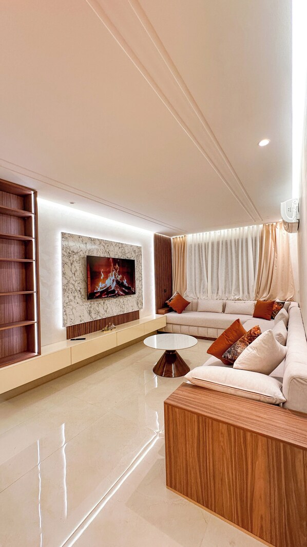 Smart TV - appartement luxueux au centre de marrakech avec piscine (Marrakech)