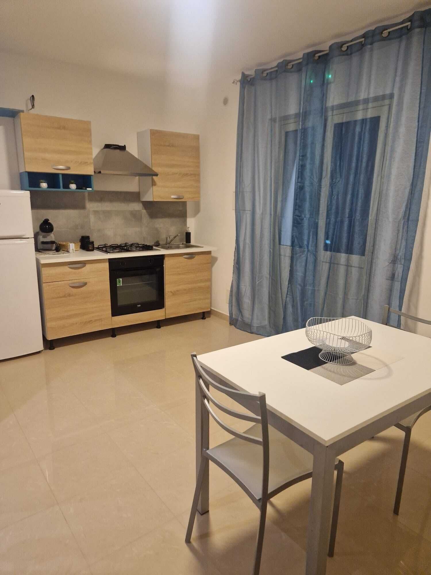 Fridge, oven, stovetop, coffee/tea maker