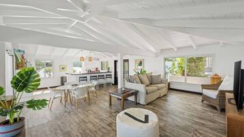 Smart TV, books, stereo