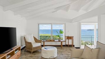 Smart TV, books, stereo