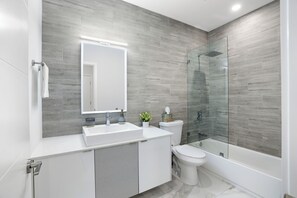Luxury House, 3 Bedrooms, Private Pool, Garden View | Bathroom