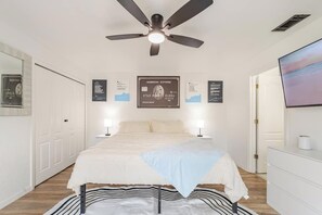 2 室のベッドルーム、WiFi (無料)、ベッドシーツ