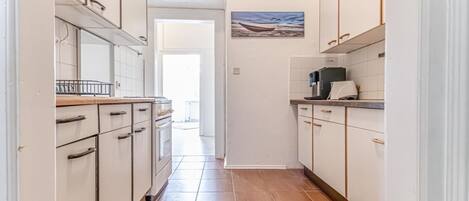 Microwave, oven, stovetop, coffee/tea maker