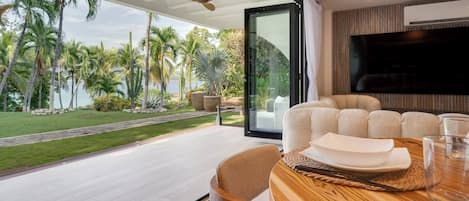 Apartment, 2Â Schlafzimmer, Balkon, Gartenblick | Speisen im Freien