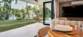 Flamingo Marina Private Beachfront Escape