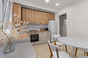 Private kitchen - Monkey's Den / Ultra-Central (București)