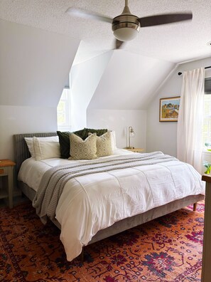 3 bedrooms, desk, iron/ironing board, free WiFi