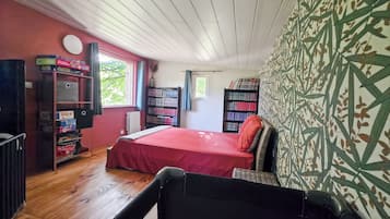 2 slaapkamers, een strijkplank/strijkijzer, reisbedje, wifi