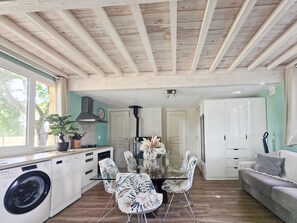 Interior - Gîte de la Liambe -wooden house in the countryside - sleeps 4 to 6 - (Dommartin-lès-Cuiseaux)