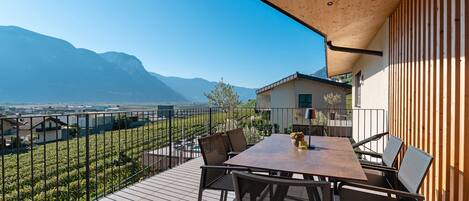 تناول الطعام بالخارج