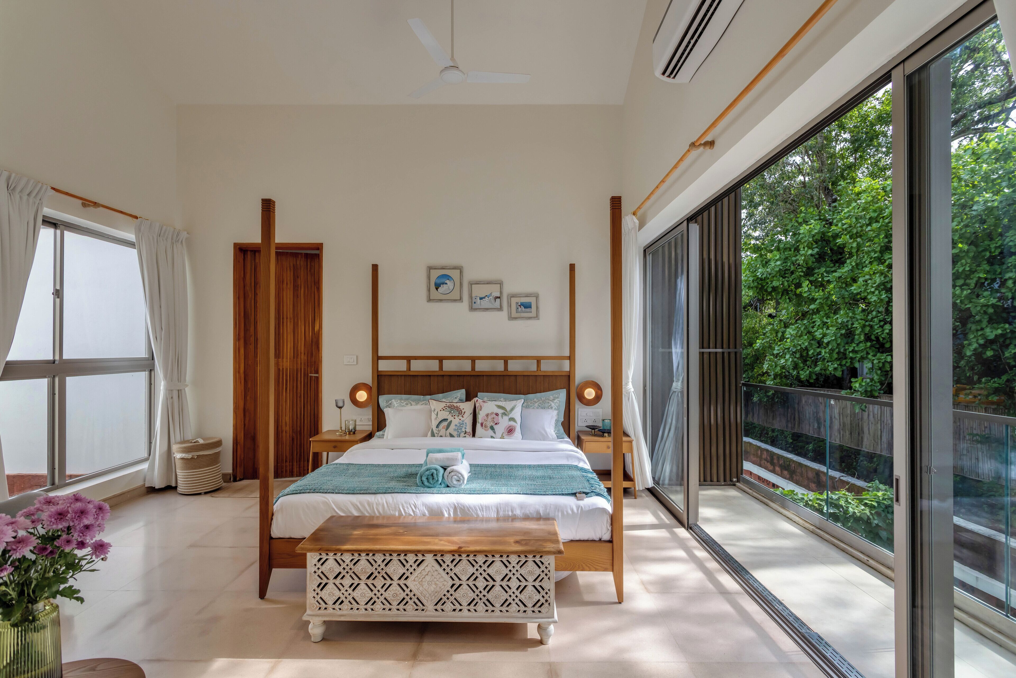 3 bedrooms, iron/ironing board, WiFi, bed sheets