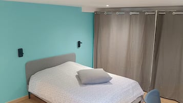 1 camera, una scrivania, culla da viaggio, Wi-Fi gratuito