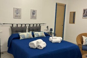 1 bedroom, iron/ironing board, internet, bed sheets - Sweet World - Family Room with Terrace Near the Beach (Terrasini)