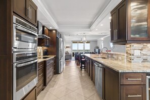 Appart'hôtel, plusieurs lits (DiMucci Towers Ten 1604) | Cuisine privée