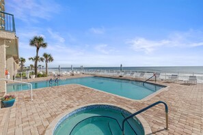 Appart'hôtel, plusieurs lits (DiMucci Towers Ten 1604) | Piscine | Piscine chauffée